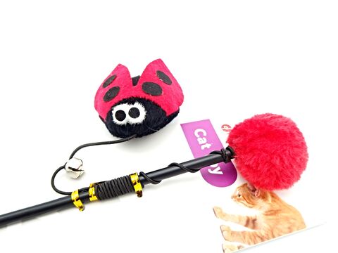 Flamingo hračka pro kočku mávátko 47 cm s míčkem a beruškou  červená