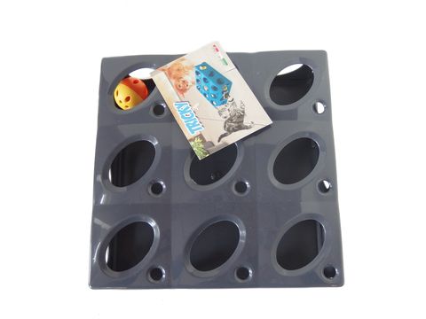 Interaktivní hračka pro kočku Tricky s míčky šedá