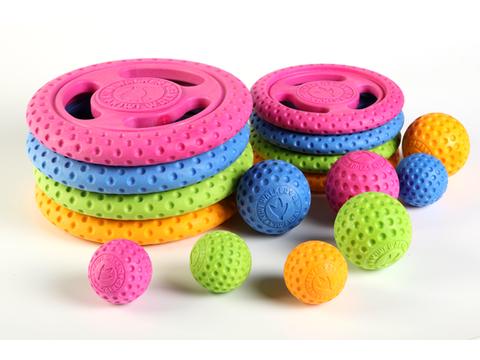 Kiwi Walker hračka pro psa plovací míček z TPR pěny, průměr 5 cm růžová
