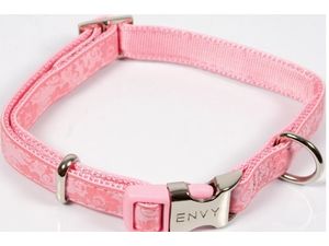 Nayeco obojek Envy flora koženkový růžový 15 mm x 26 - 40 cm